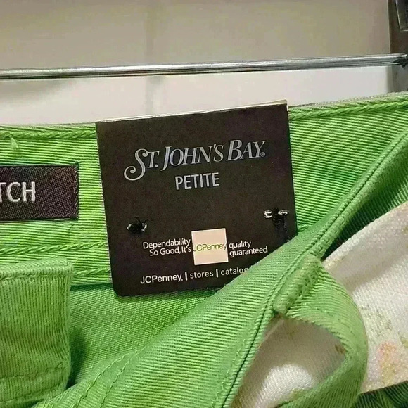 St. John's Bay Green Belted Pants Stretch Size 8P - Picture 3 of 7